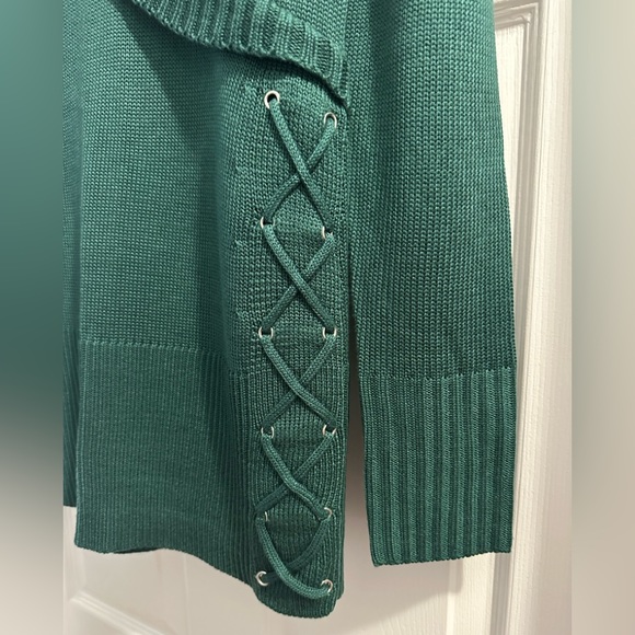 Women’s Venus sweater size small - Picture 2 of 6